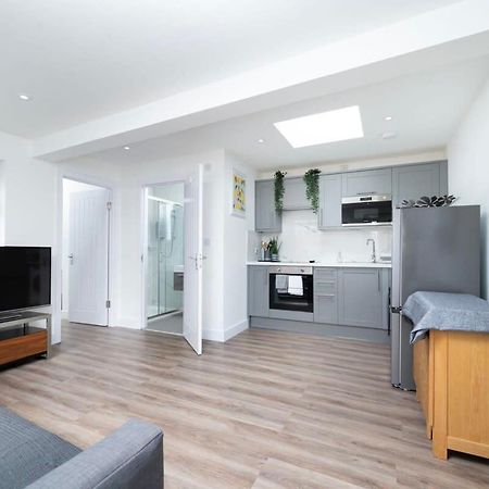 Appartement Cozy Single Level Flat With Parking à Enfield Extérieur photo