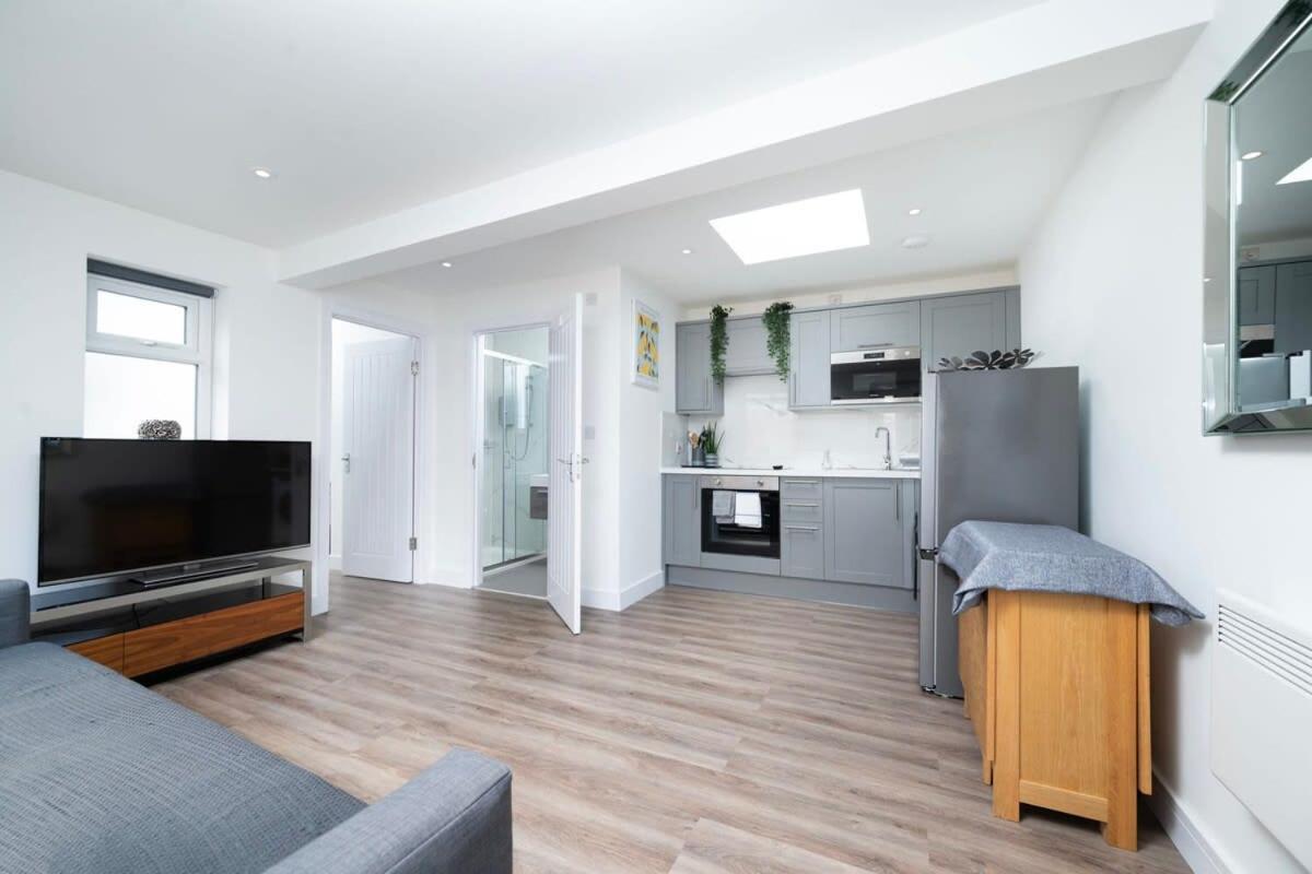 Appartement Cozy Single Level Flat With Parking à Enfield Extérieur photo