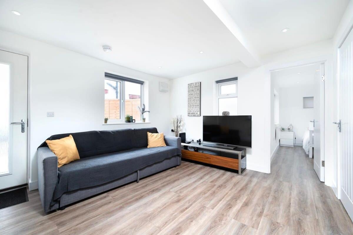 Appartement Cozy Single Level Flat With Parking à Enfield Extérieur photo