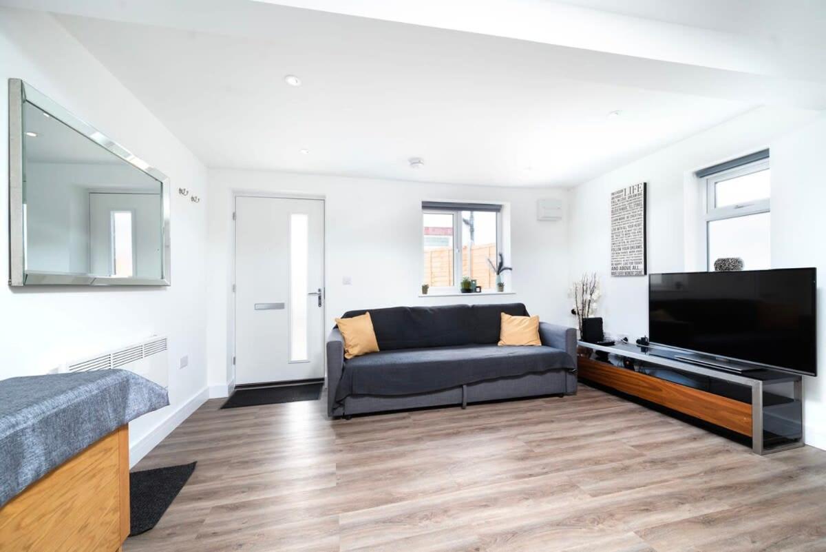 Appartement Cozy Single Level Flat With Parking à Enfield Extérieur photo